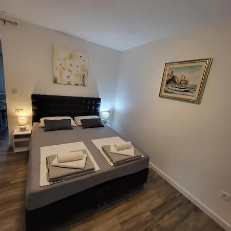 Guest house I Sobe Mara Palit