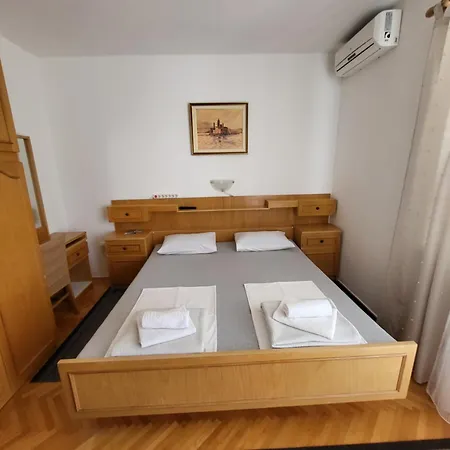 Pensión I Sobe Mara 3*