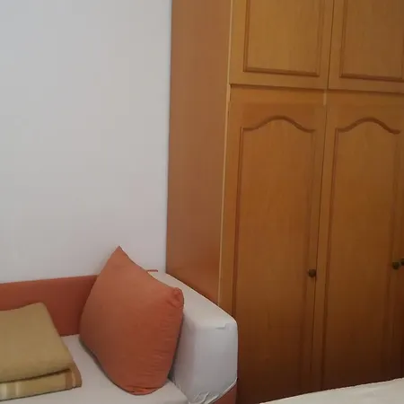 Gostinjska kuća I Sobe Mara Palit